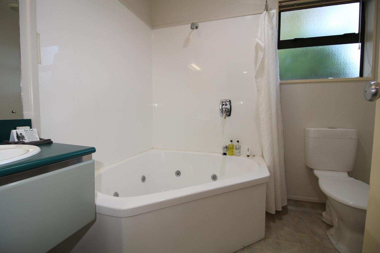 South Park Motel Masterton Bagian luar foto
