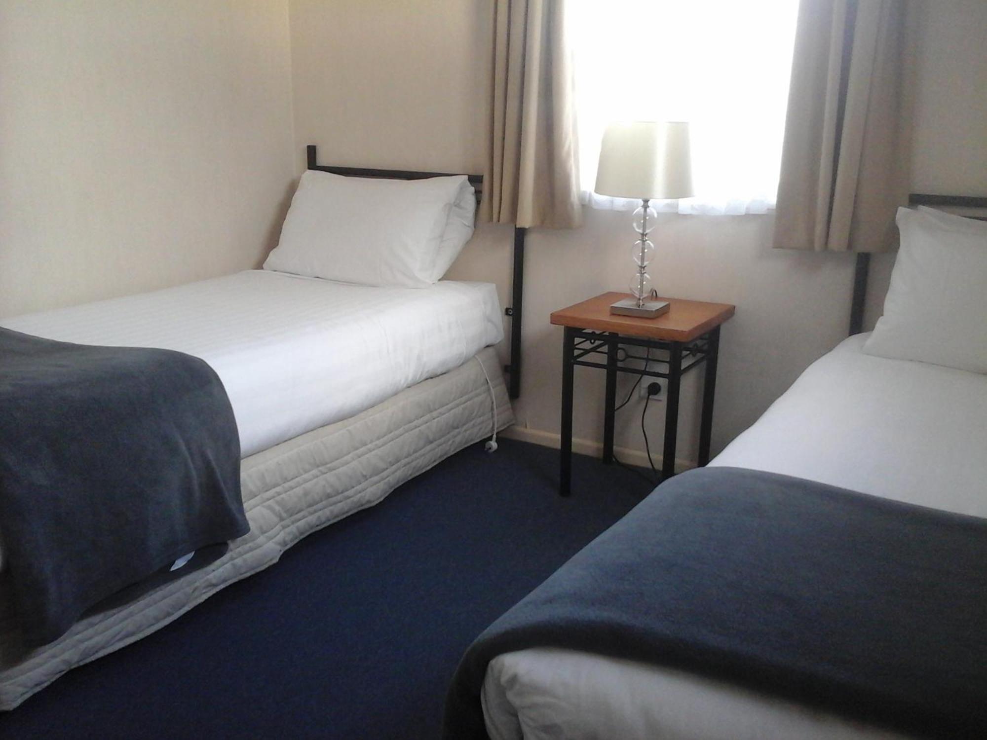 South Park Motel Masterton Bagian luar foto