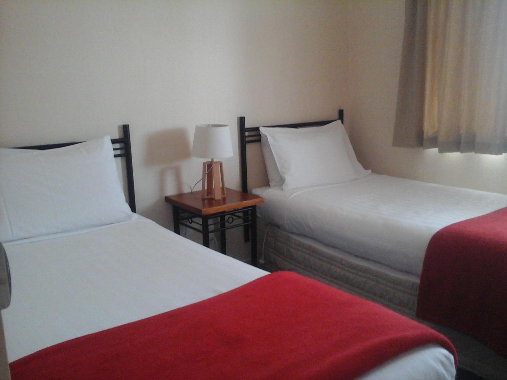 South Park Motel Masterton Bagian luar foto
