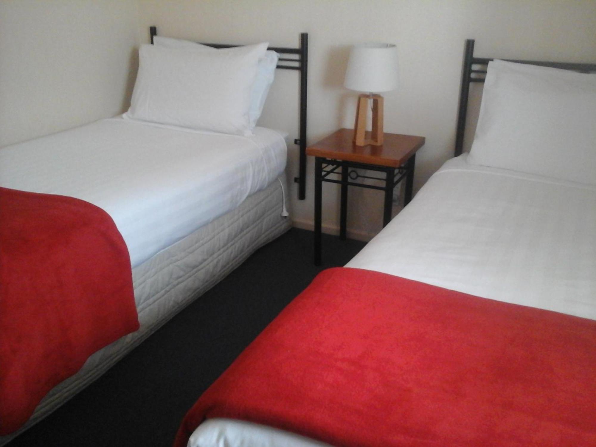 South Park Motel Masterton Bagian luar foto