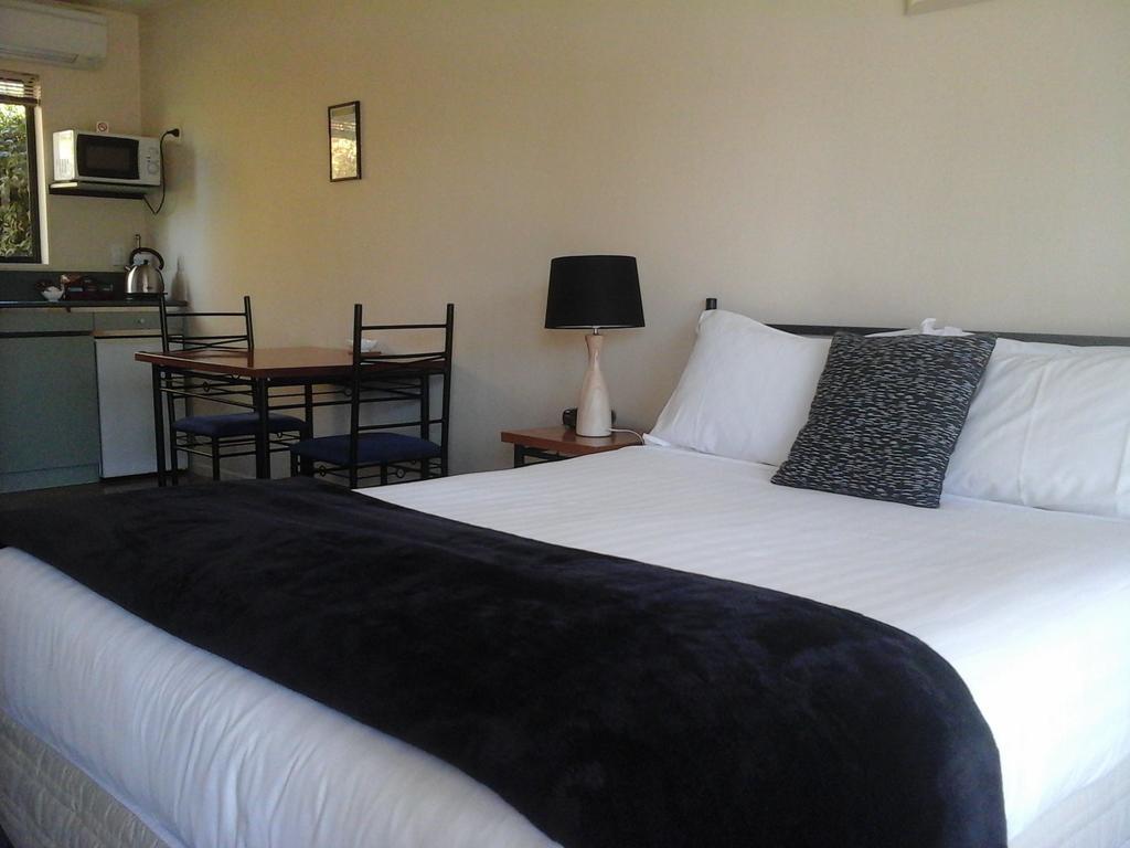South Park Motel Masterton Bagian luar foto