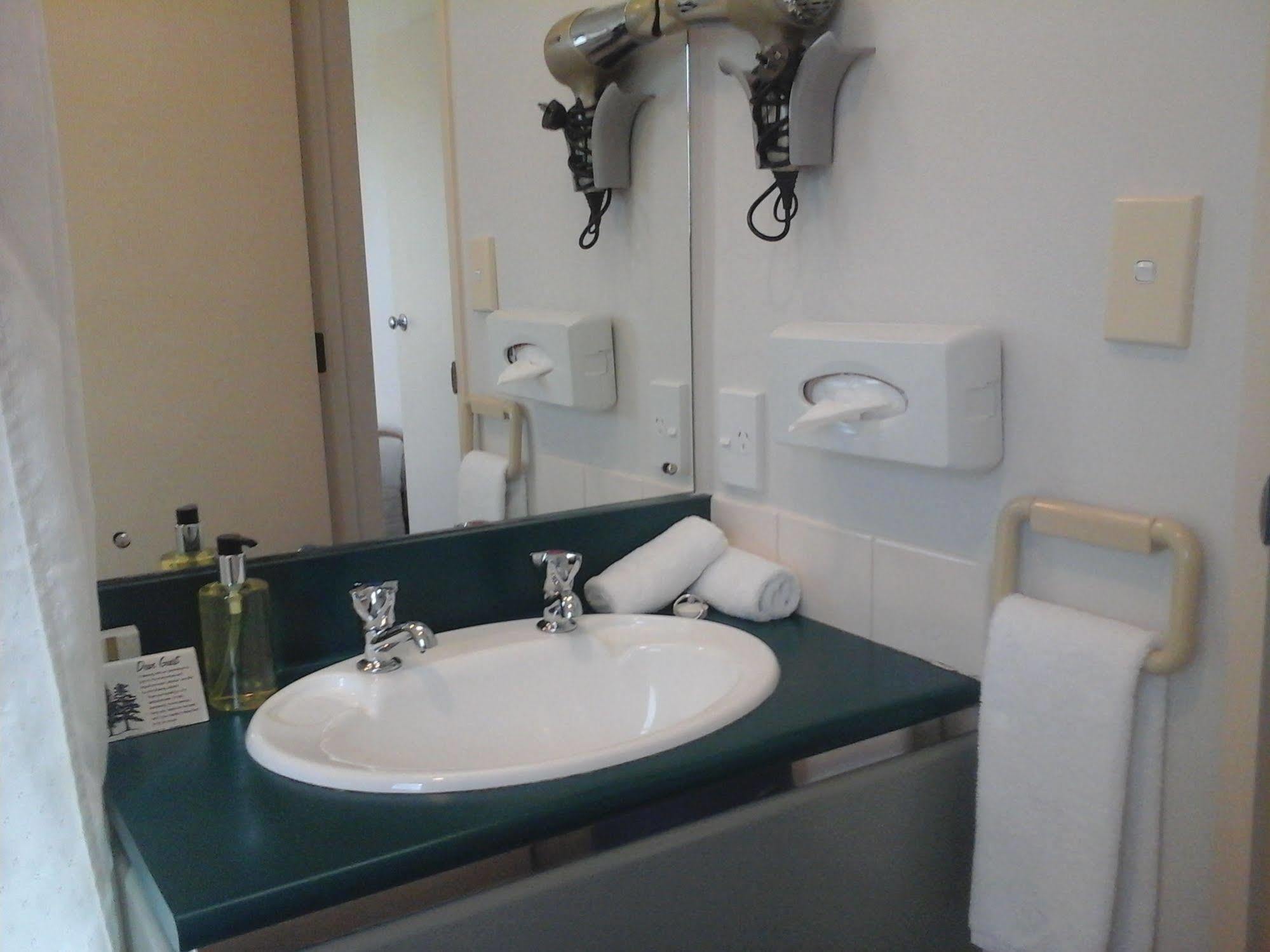 South Park Motel Masterton Bagian luar foto