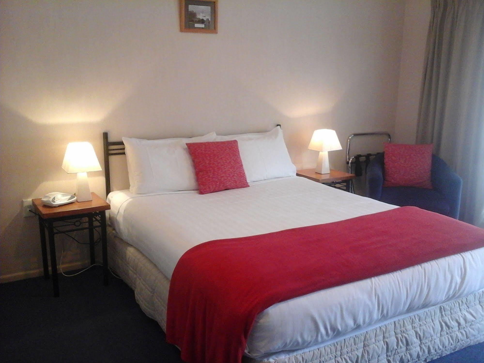 South Park Motel Masterton Bagian luar foto
