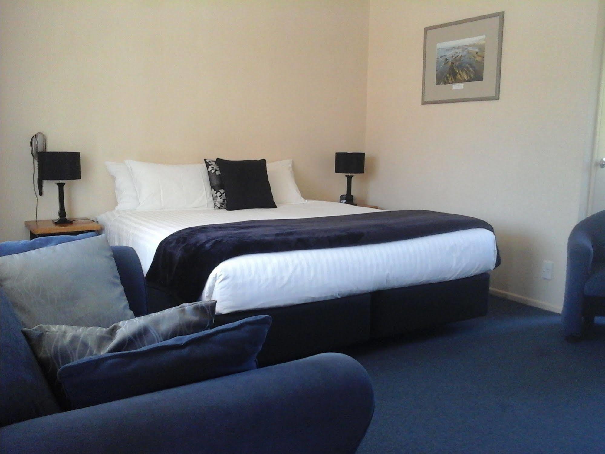 South Park Motel Masterton Bagian luar foto