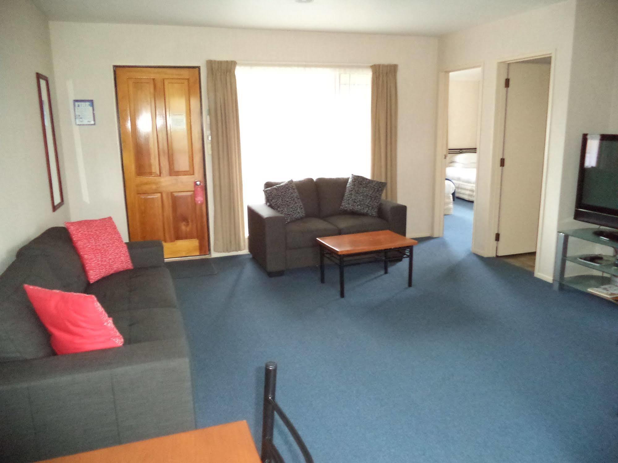 South Park Motel Masterton Bagian luar foto
