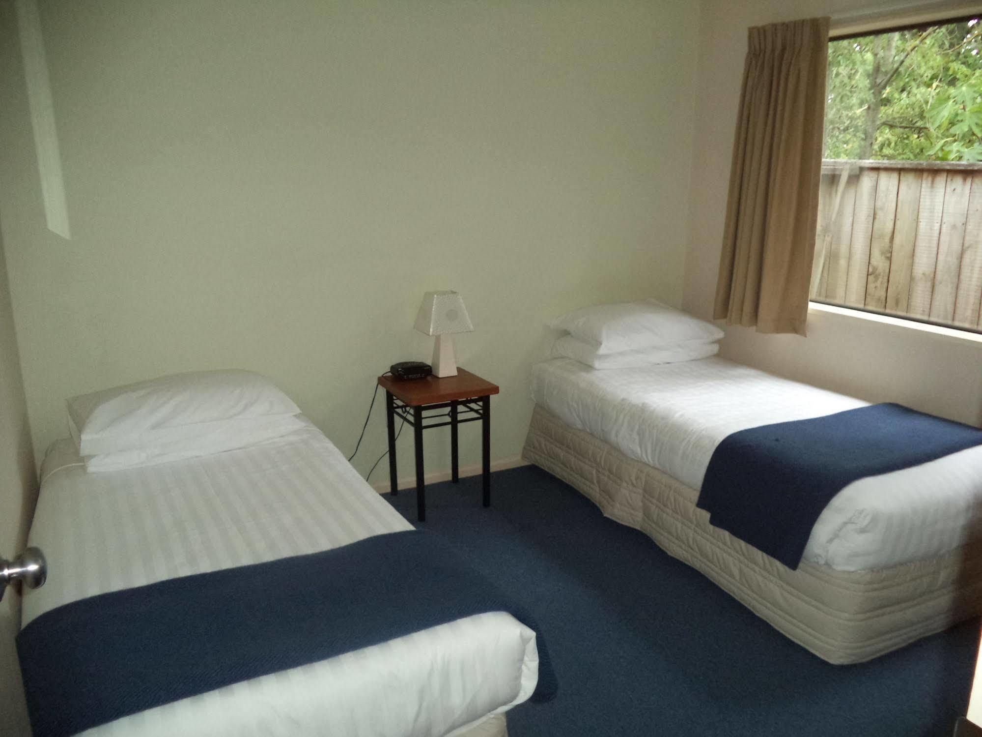 South Park Motel Masterton Bagian luar foto