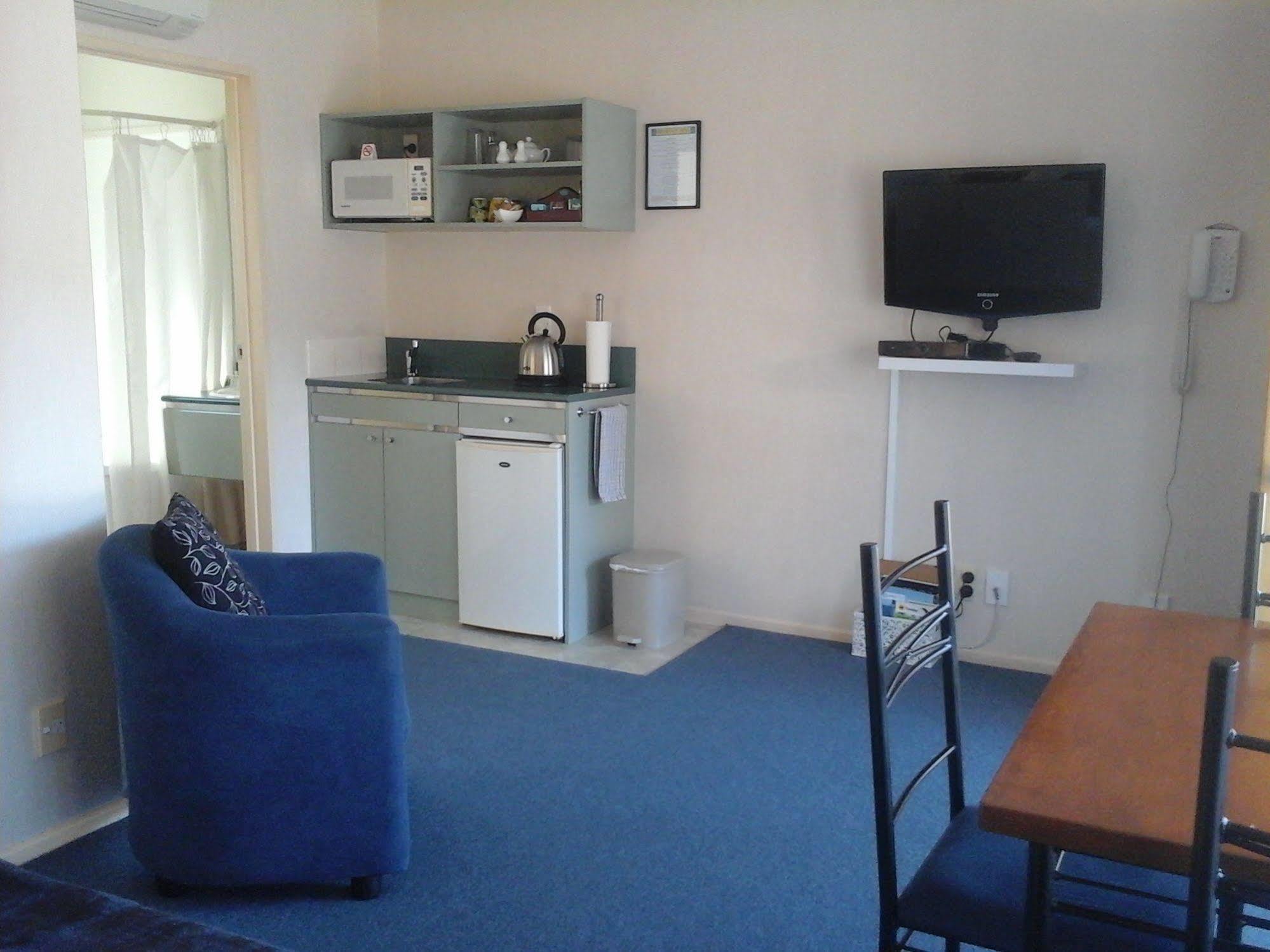 South Park Motel Masterton Bagian luar foto