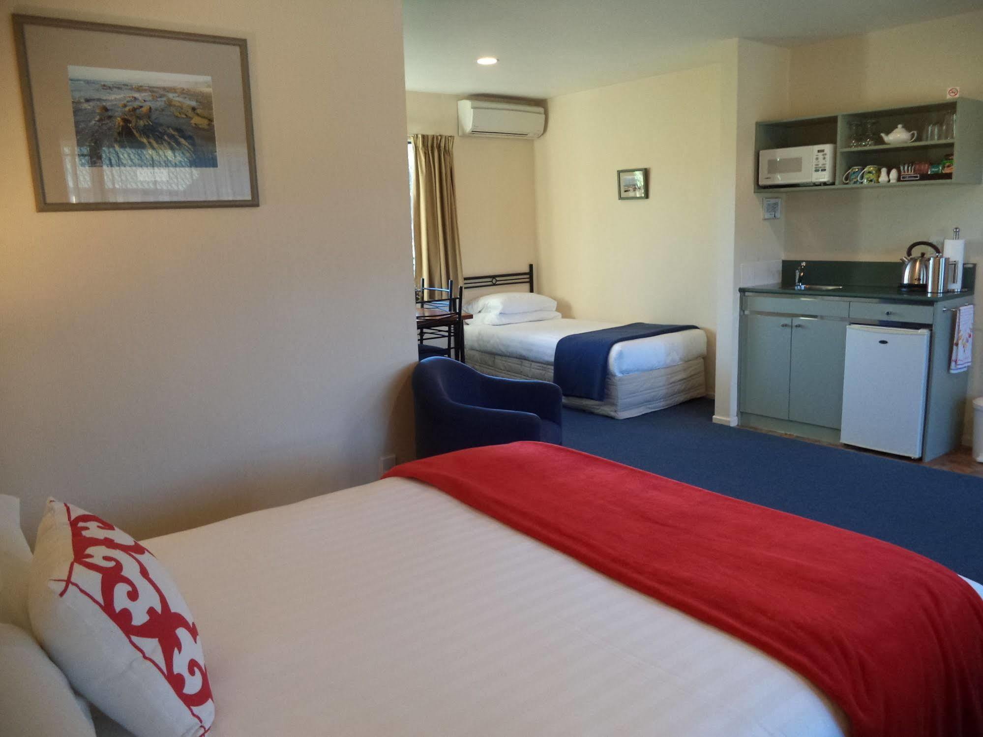 South Park Motel Masterton Bagian luar foto