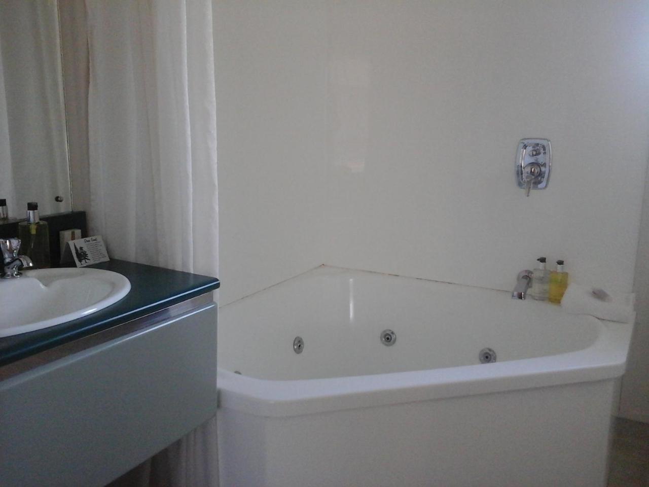 South Park Motel Masterton Bagian luar foto